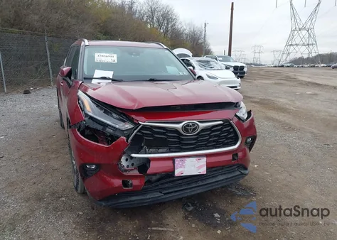 2021 Toyota Highlander Xle z USA, uszkodzony, nr VIN 5TDGZRBH5MS558053